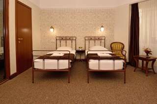 Отель Boutique Villa Mtiebi Тбилиси Стандартный трехместный номер-5